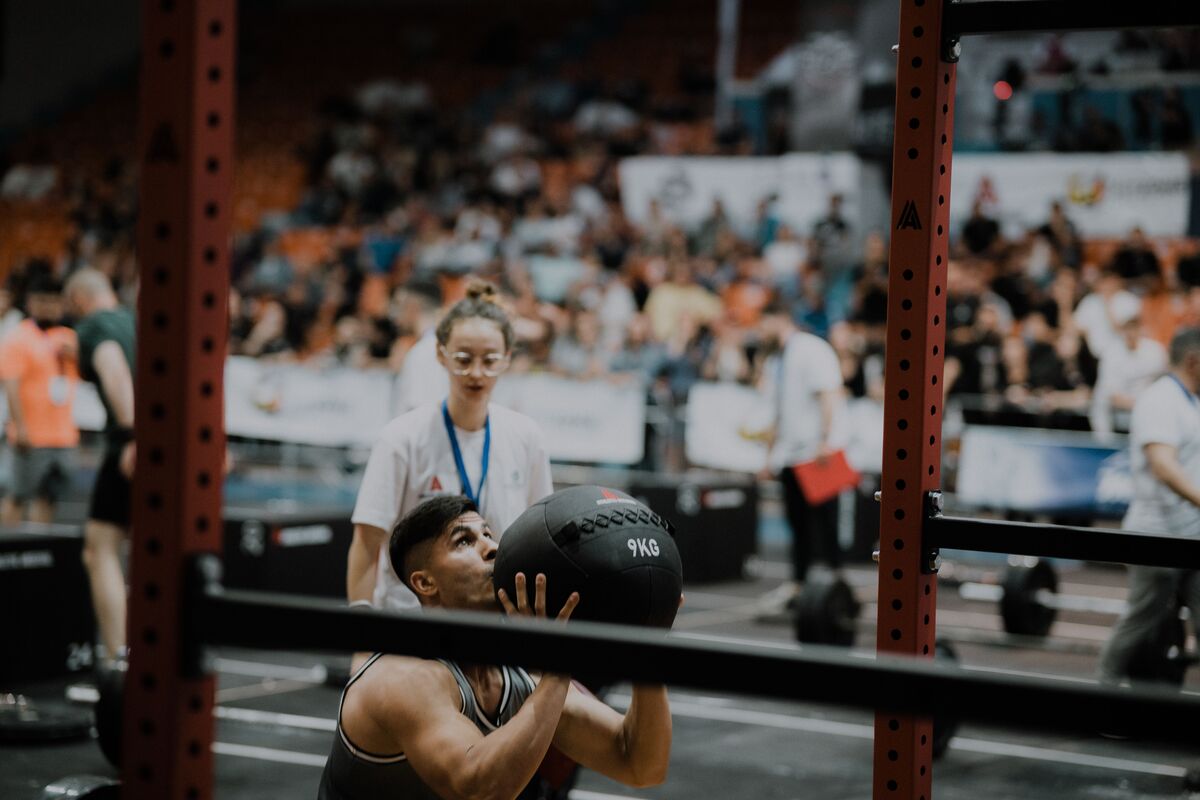 Maîtriser les wall balls HYROX sans exploser le cardio